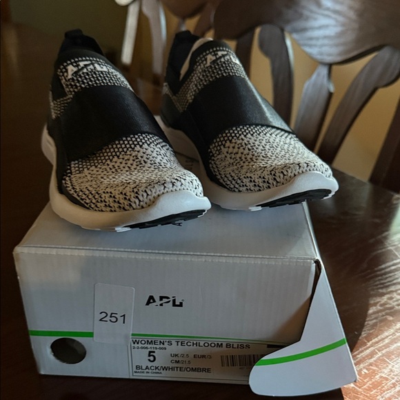 APL Techloom Bliss Black and White Sneakers - Picture 1 of 3